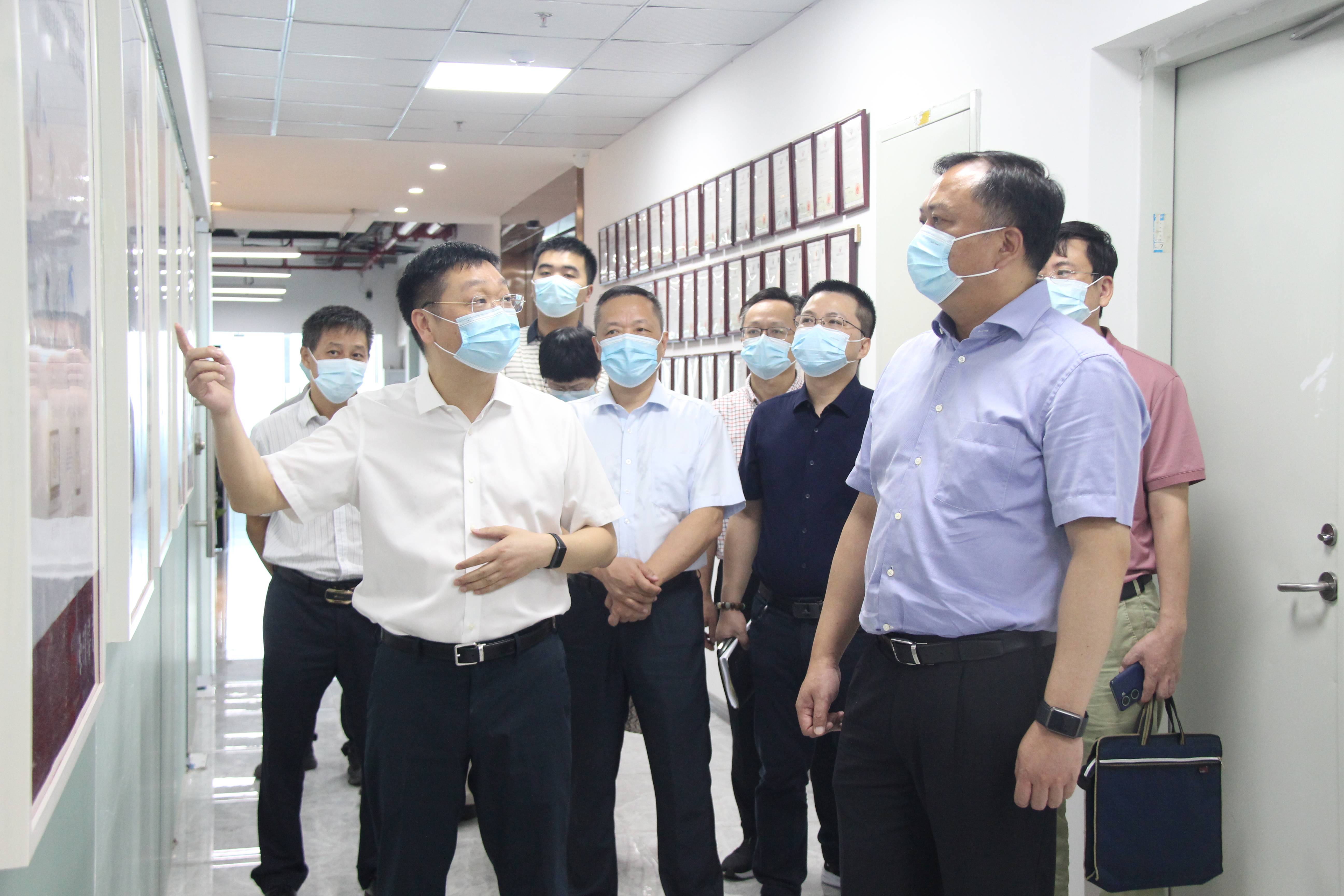 張帆帶隊開展“千名干部進千企”活動